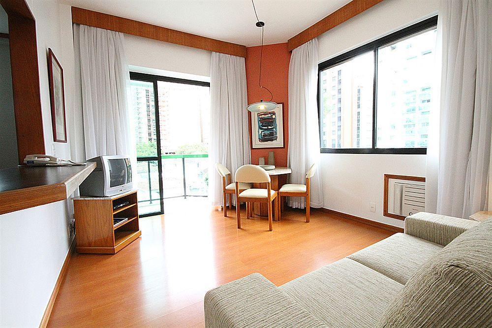 Promenade Champagnat Hotel เบโลโอรีซอนชี ภายนอก รูปภาพ
