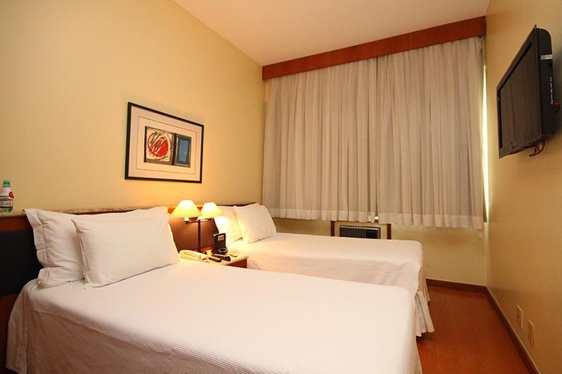 Promenade Champagnat Hotel เบโลโอรีซอนชี ภายนอก รูปภาพ