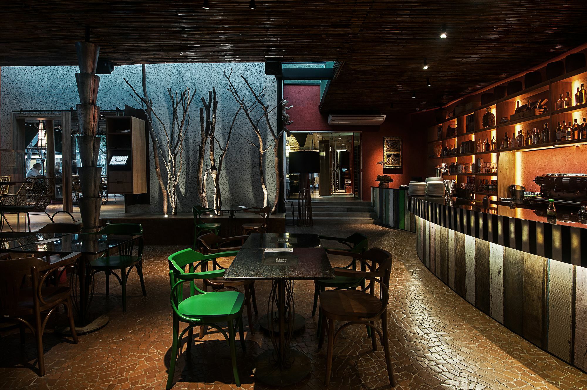 Promenade Champagnat Hotel เบโลโอรีซอนชี ภายนอก รูปภาพ